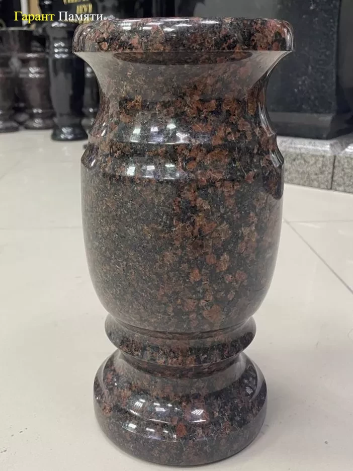 Ваза из гранита Дымовский 30см.
